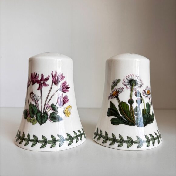 Portmeirion Botanic Garden Bell Salt & Pepper Shakers Daisy Cyclamen Pair - Picture 2 of 10